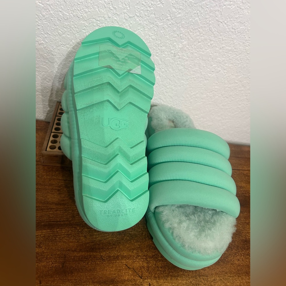 UGG Women's Maxi Slide in Vibrant Green - Picture 3 of 4